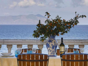 Luxury villa near the beach with wonderful view of Aeolian Island